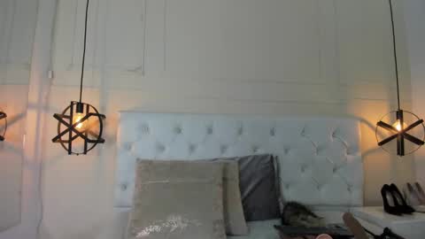 Snapshot of slut_milf1_ chatting on 01/15/25, 07:23 Luna online show from 01/15/25, 07:23