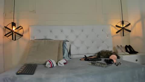 Snapshot of slut_milf1_ chatting on 01/22/25, 11:10 Luna online show from 01/22/25, 11:10