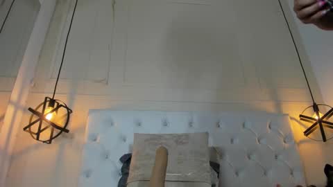 Snapshot of slut_milf1_ chatting on 02/04/25, 01:45 Luna online show from 02/04/25, 01:45