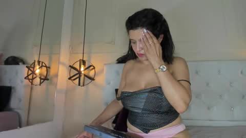 Snapshot of slut_milf1_ chatting on 02/24/25, 07:52 Luna online show from 02/24/25, 07:52