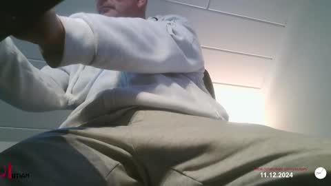 Snapshot of slutiam chatting on 12/11/24, 08:04 SLUTIAM online show from 12/11/24, 08:04