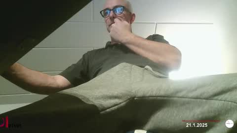 Snapshot of slutiam chatting on 01/21/25, 08:11 SLUTIAM online show from 01/21/25, 08:11