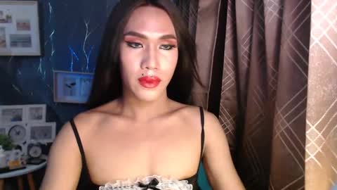 Snapshot of slutqueen_raz chatting on 01/19/25, 12:28 Raz online show from 01/19/25, 12:28