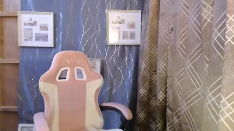 Snapshot of slutqueen_raz chatting on 03/07/25, 07:08 Raz online show from 03/07/25, 07:08