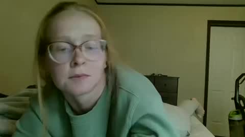 Snapshot of slutty_redhead3 chatting on 09/23/25, 04:10 Slutty redhead3 online show from 09/23/25, 04:10