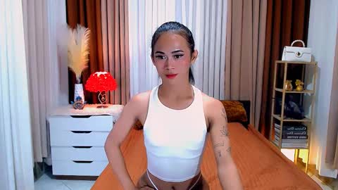 Snapshot of slutty_vanna chatting on 02/06/25, 05:30 mia online show from 02/06/25, 05:30