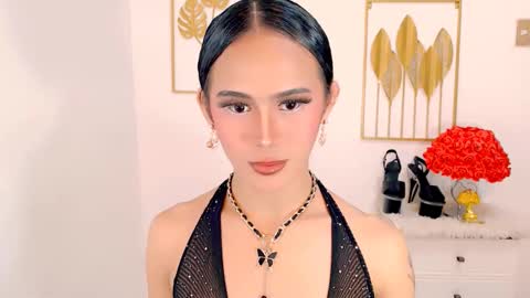 Snapshot of slutty_vanna chatting on 03/06/25, 12:00 mia online show from 03/06/25, 12:00