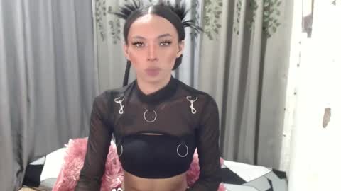 Snapshot of sluttychie chatting on 01/05/25, 11:26 CHIE CHIE online show from 01/05/25, 11:26