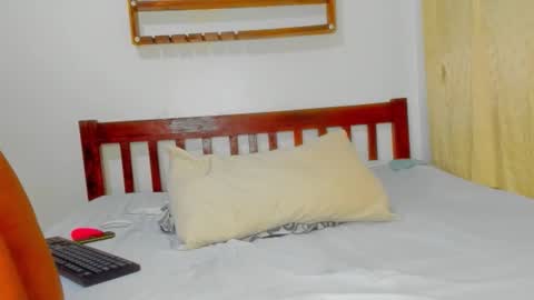 Snapshot of sluttysam_ chatting on 09/16/25, 08:04 Sexyslutt online show from 09/16/25, 08:04