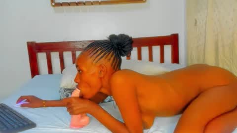 Snapshot of sluttysam_ chatting on 09/18/25, 04:03 Sexyslutt online show from 09/18/25, 04:03