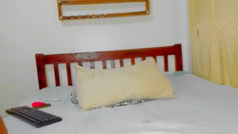 Snapshot of sluttysam_ chatting on 09/25/25, 01:59 Sexyslutt online show from 09/25/25, 01:59