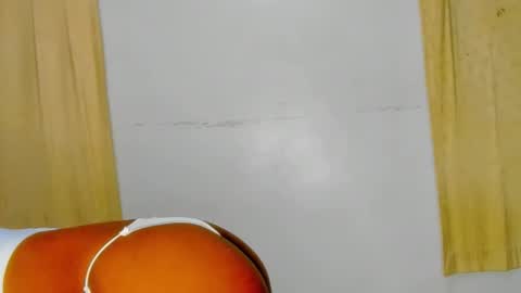 Snapshot of sluttysam_ chatting on 10/15/25, 09:15 Sexyslutt online show from 10/15/25, 09:15