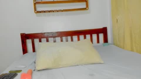 Snapshot of sluttysam_ chatting on 10/18/25, 09:48 Sexyslutt online show from 10/18/25, 09:48