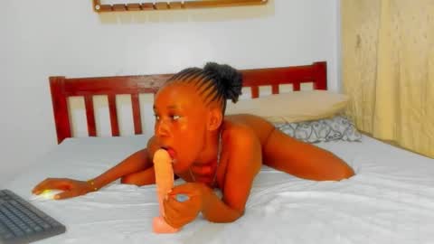 Snapshot of sluttysam_ chatting on 10/23/25, 02:16 Sexyslutt online show from 10/23/25, 02:16