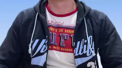 Snapshot of slvbcn75 chatting on 11/16/25, 08:47 slvbcn75 online show from 11/16/25, 08:47