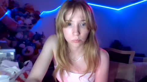 Snapshot of sm0keprincesspeach chatting on 12/31/24, 01:04 sm0keprincesspeach online show from 12/31/24, 01:04