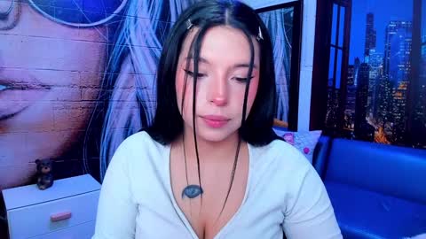 Snapshot of small__naughty chatting on 02/05/25, 02:05 Mariana Torres online show from 02/05/25, 02:05