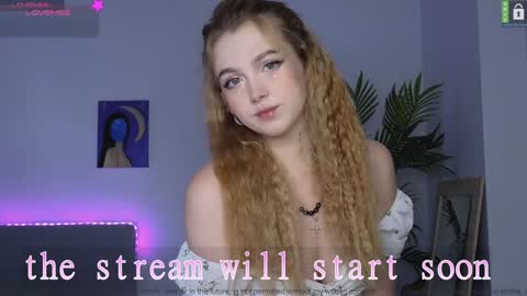 Snapshot of small_blondee chatting on 12/01/24, 08:20 Emily online show from 12/01/24, 08:20