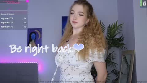 Snapshot of small_blondee chatting on 12/09/24, 01:18 Emily online show from 12/09/24, 01:18