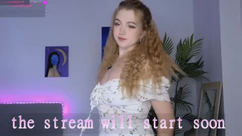 Snapshot of small_blondee chatting on 01/04/25, 03:18 Emily online show from 01/04/25, 03:18