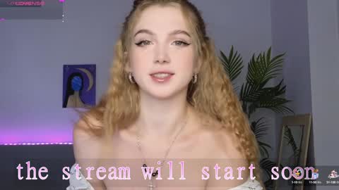 Snapshot of small_blondee chatting on 01/06/25, 03:31 Emily online show from 01/06/25, 03:31