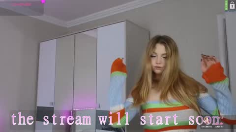 Snapshot of small_blondee chatting on 01/31/25, 09:26 Emily online show from 01/31/25, 09:26