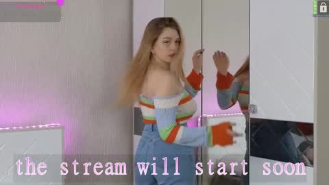 Snapshot of small_blondee chatting on 02/23/25, 01:02 Emily online show from 02/23/25, 01:02