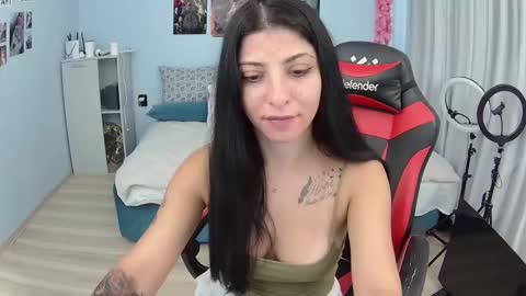 small_horny_girl online show from 10/10/25, 07:29