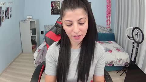 small_horny_girl online show from 10/21/25, 06:25