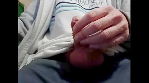 Snapshot of smallhairyuncut chatting on 01/17/25, 08:44 Small Hairy Uncut online show from 01/17/25, 08:44