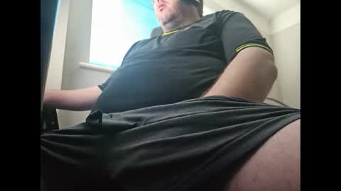 Snapshot of smallone19832 chatting on 10/28/25, 09:13 smallone19832 online show from 10/28/25, 09:13