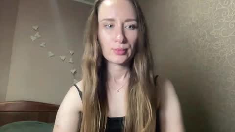 smilequeen_ online show from 10/13/25, 08:53