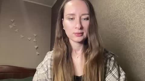 smilequeen_ online show from 10/14/25, 05:47