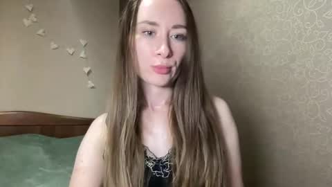 smilequeen_ online show from 10/21/25, 07:14