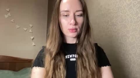 smilequeen_ online show from 10/22/25, 05:56