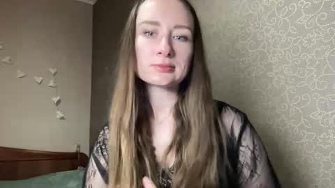 smilequeen_ online show from 10/23/25, 07:01