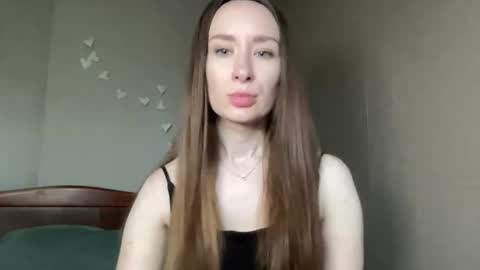 smilequeen_ online show from 10/28/25, 08:07