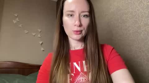 smilequeen_ online show from 10/29/25, 08:10