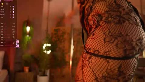 Mia online show from 11/06/25, 05:19