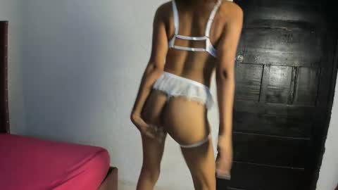 JONH SMITH AND ALIX SMITH online show from 10/06/25, 01:19