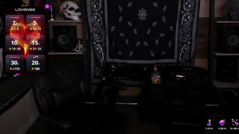 Snapshot of smokey915 chatting on 12/30/24, 04:19 Smokey915 online show from 12/30/24, 04:19