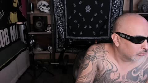 Snapshot of smokey915 chatting on 12/31/24, 04:27 Smokey915 online show from 12/31/24, 04:27