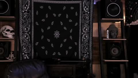 Snapshot of smokey915 chatting on 01/03/25, 07:06 Smokey915 online show from 01/03/25, 07:06