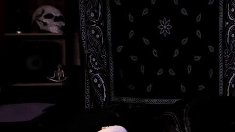 Snapshot of smokey915 chatting on 01/07/25, 10:43 Smokey915 online show from 01/07/25, 10:43