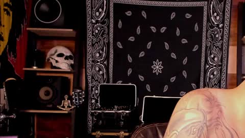 Snapshot of smokey915 chatting on 01/10/25, 05:05 Smokey915 online show from 01/10/25, 05:05