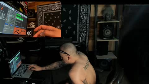 Snapshot of smokey915 chatting on 01/18/25, 08:52 Smokey915 online show from 01/18/25, 08:52