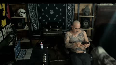 Snapshot of smokey915 chatting on 01/20/25, 06:42 Smokey915 online show from 01/20/25, 06:42