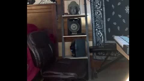 Snapshot of smokey915 chatting on 02/23/25, 04:35 Smokey915 online show from 02/23/25, 04:35