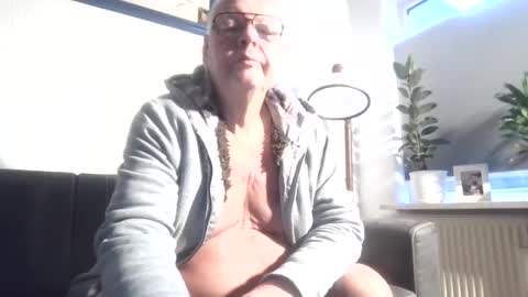 Snapshot of smoothy5460 chatting on 01/02/25, 07:44 smoothy5460 online show from 01/02/25, 07:44