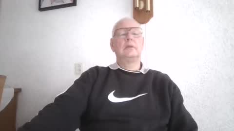 Snapshot of smoothy5460 chatting on 01/06/25, 02:25 smoothy5460 online show from 01/06/25, 02:25